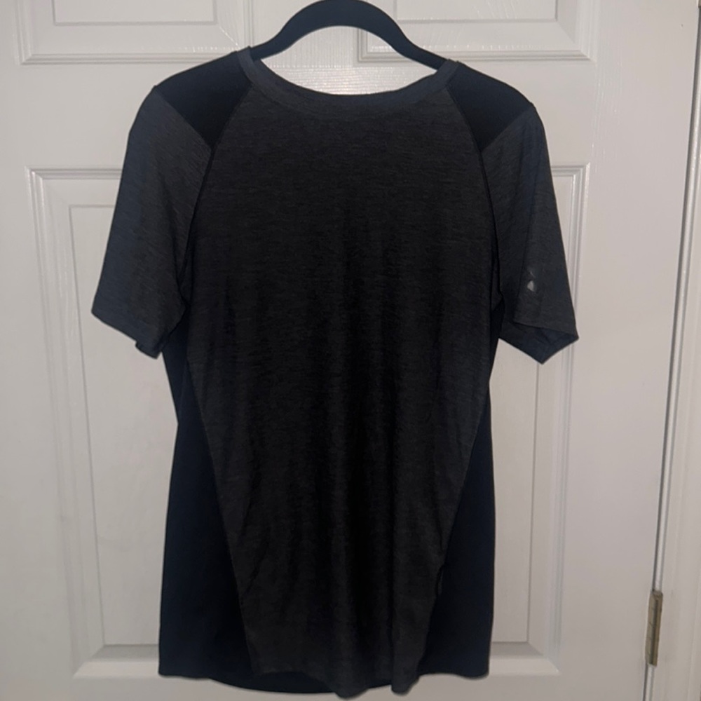 UNDER ARMOUR “Heatgear” Tee